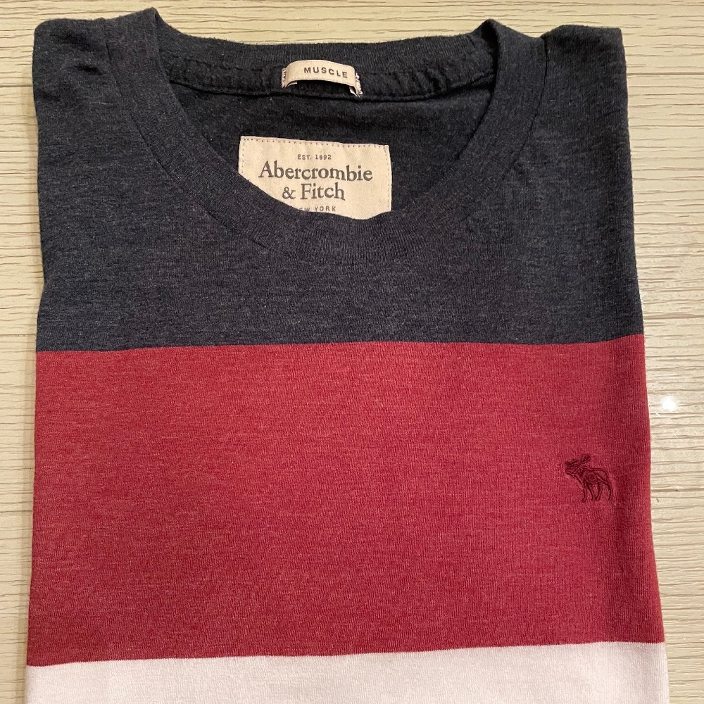 Abercrombie & Fitch XL Muscle Fit Short-Sleeve Shirt